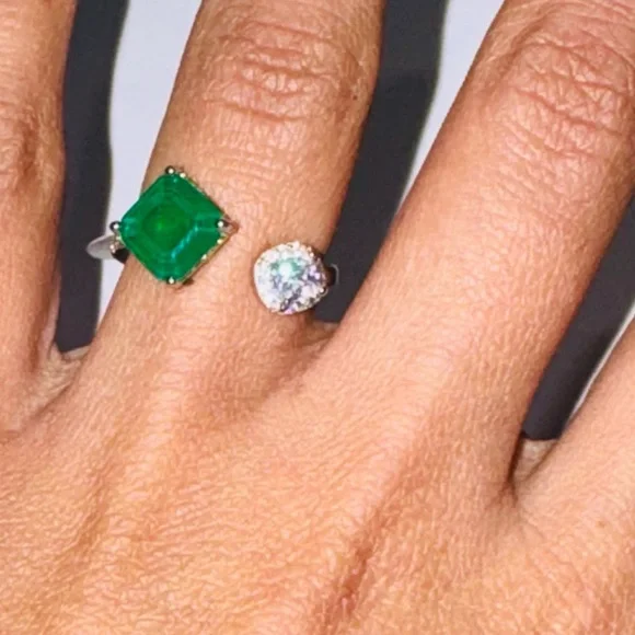 14k White Gold Vermeil Swarovski Crystal w/ Green Stone Custom made ring, Gift - Picture 6 of 6